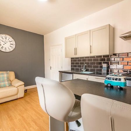 Platform Avenues Apartment 2 With Free Street Parking Kingston upon Hull Exterior photo